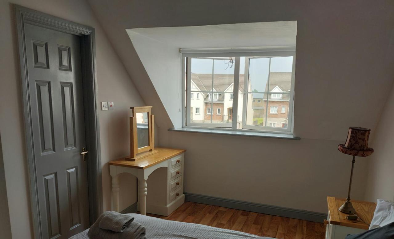 Appartement Cathedral Court à Ennis Extérieur photo